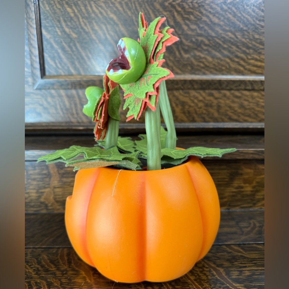 Hyde & EEK Animated Pumpkin Dancing Singing Venus Flytrap Vines Halloween Decor - Picture 12 of 17